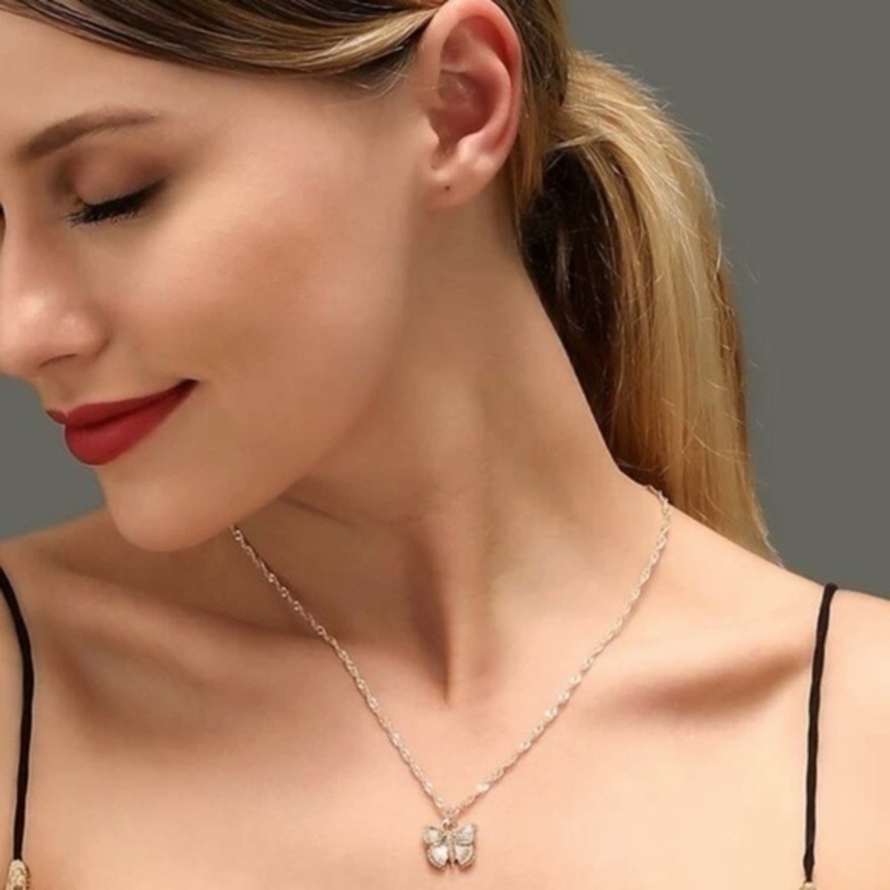 3/$30 💛 Butterfly Necklace